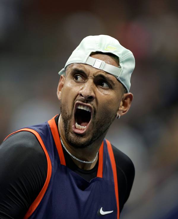 Der Australier Nick Kyrgios jubelt während des Spiels gegen Daniil Medwedew.
