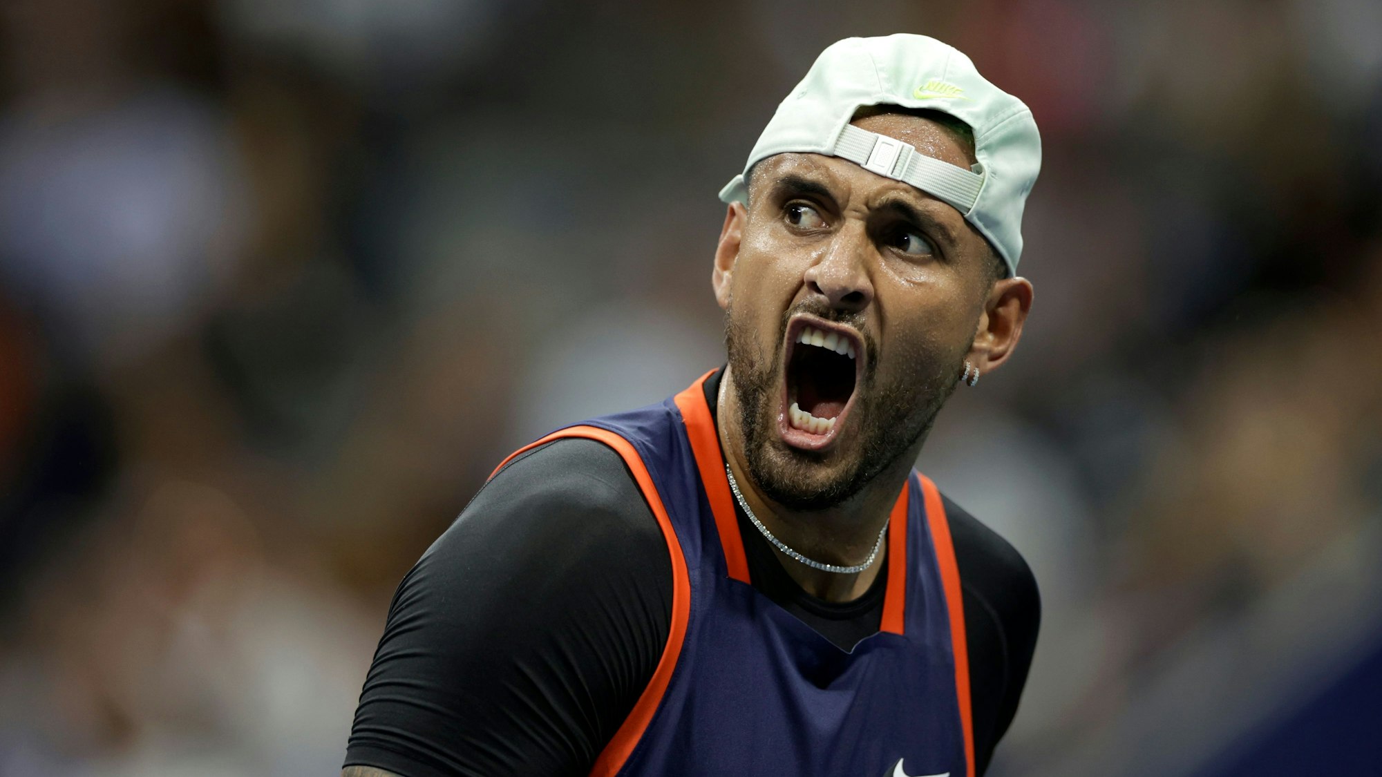 Der Australier Nick Kyrgios jubelt während des Spiels gegen Daniil Medwedew.