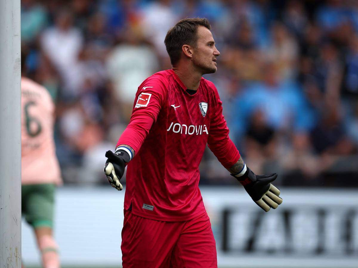 Manuel Riemann ärgert sich nach einem Gegentor des VfL Bochum gegen Werder Bremen