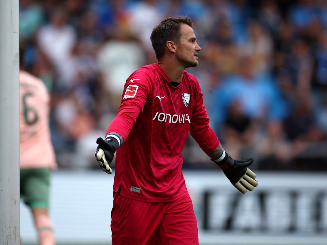 Manuel Riemann ärgert sich nach einem Gegentor des VfL Bochum gegen Werder Bremen