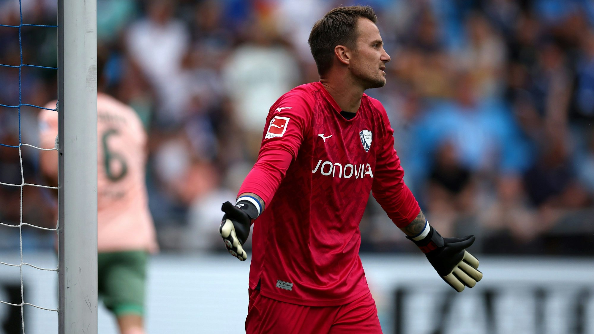 Manuel Riemann ärgert sich nach einem Gegentor des VfL Bochum gegen Werder Bremen