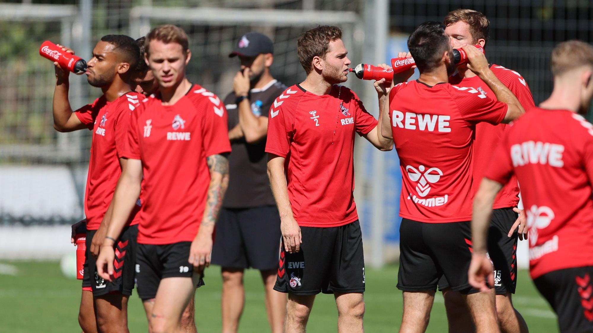 Benno Schmitz (M.) hat sich schnell von seiner Verletzung erholt, trainierte am Dienstag (6. September 2022) schon wieder mit der Mannschaft.