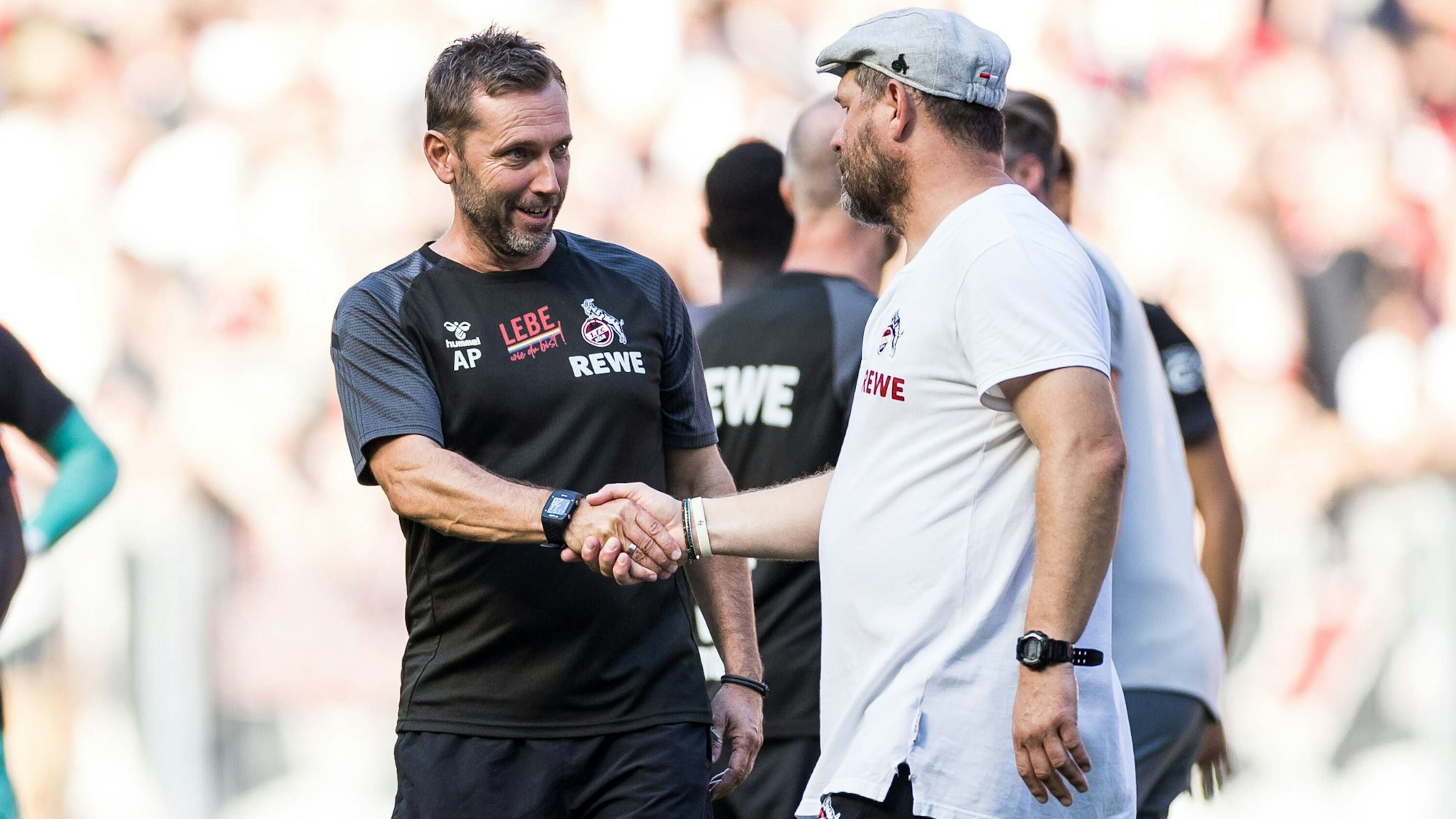 Volles Vertrauen vom Chef: André Pawlak (l., hier am 28. August 2022) vertritt Steffen Baumgart in Nizza an der Seitenlinie.