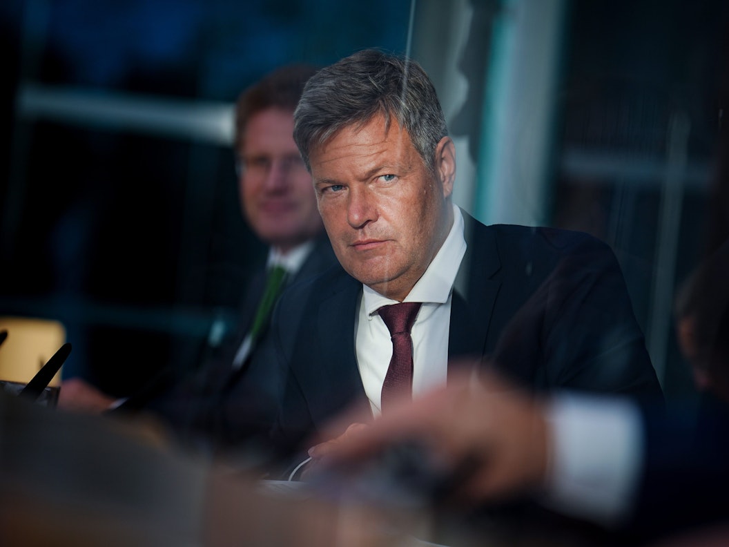 Bundeswirtschaftsminister Robert Habeck (Grüne, hier am 5. September in Berlin) rechnet nicht mehr damit, dass es künftig wieder russische Gaslieferungen durch die Pipeline Nord Stream 1 geben wird. Wie sehr wird dies der deutschen Wirtschaft schaden?