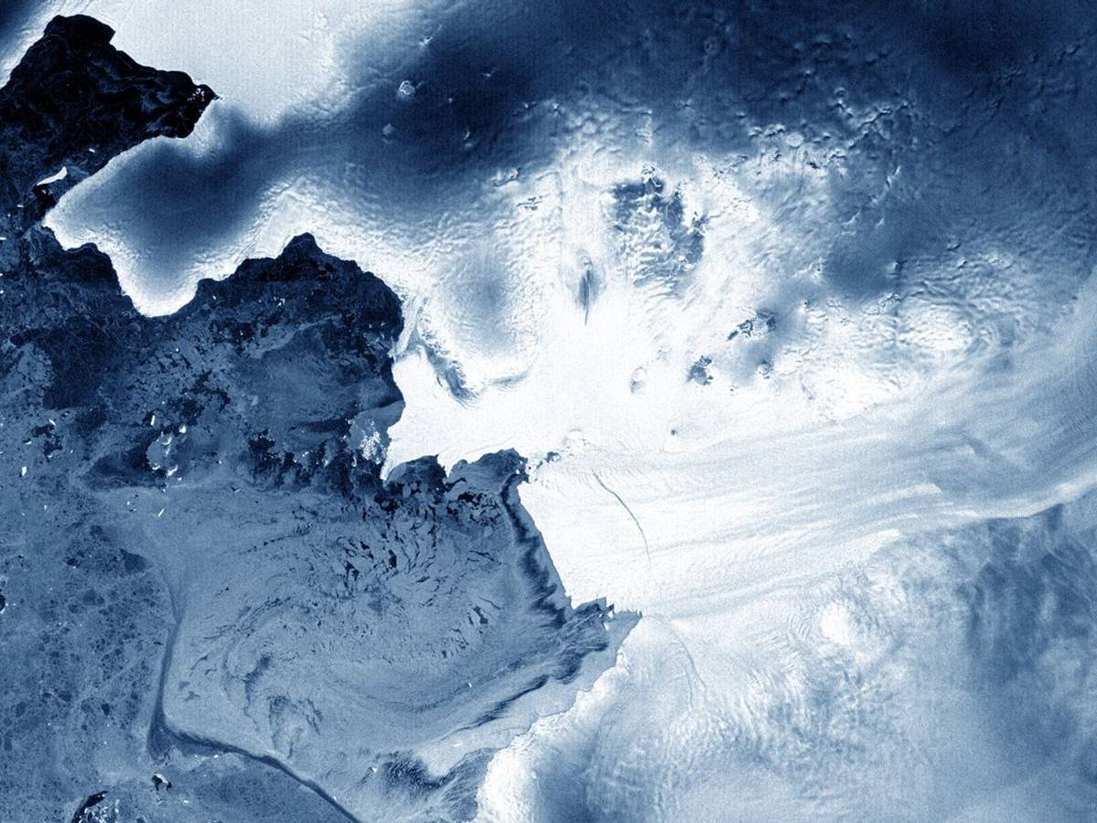 Das Satellitenbild der Esa von 2012 zeigt einen Blick auf den Pine-Island-Gletscher, der zusammen mit dem Thwaites-Gletscher wie eine Art Bremsklotz für den massiven und viel größeren westantarktischen Eisschild fungiert. Der Thwaites-Gletscher könnte schneller kollabieren als bisher angenommen.