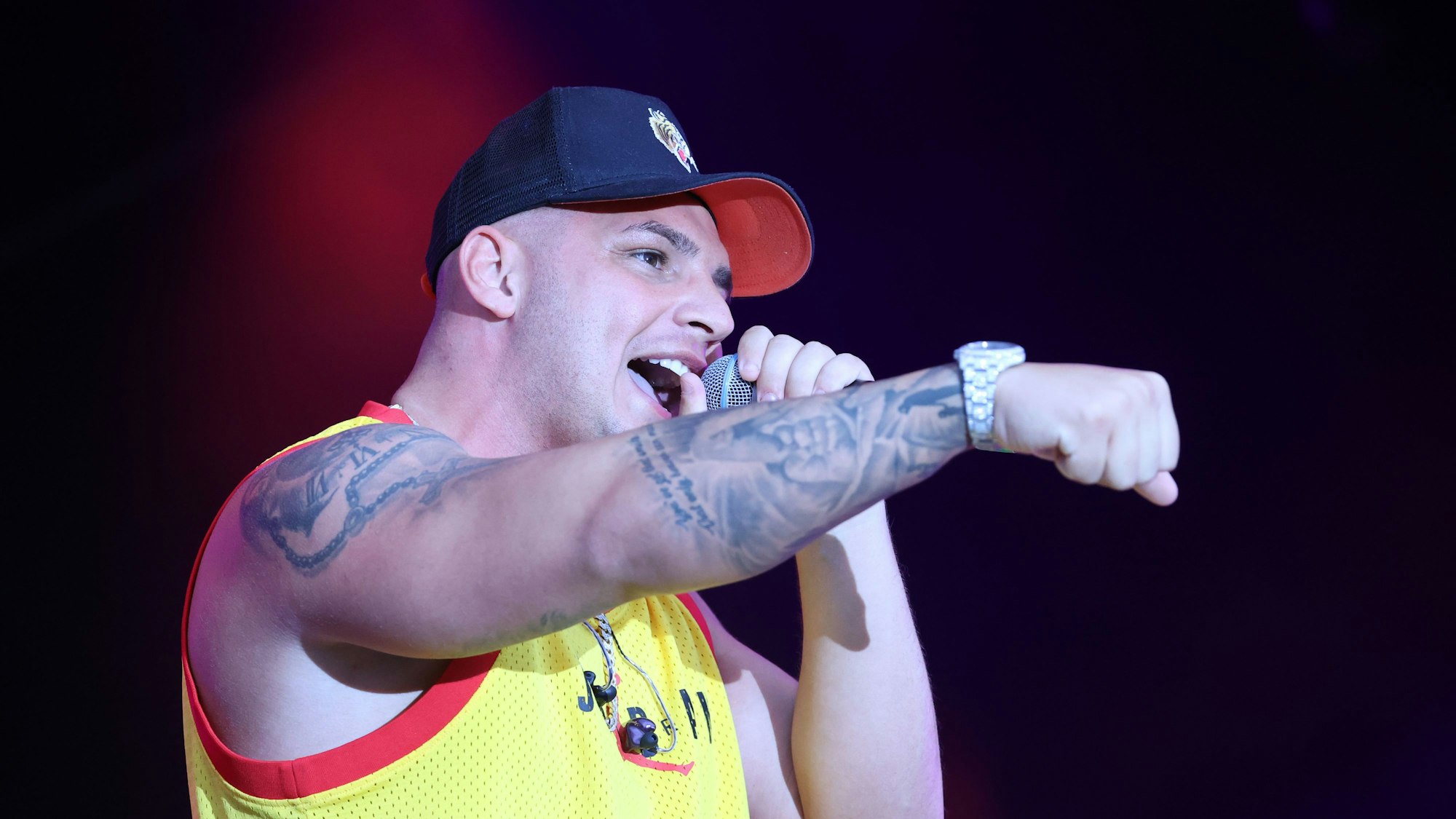 Der deutsche Sänger Pietro Lombardi tritt bei einem Sommer Open Air im Steigerwaldstadion auf.