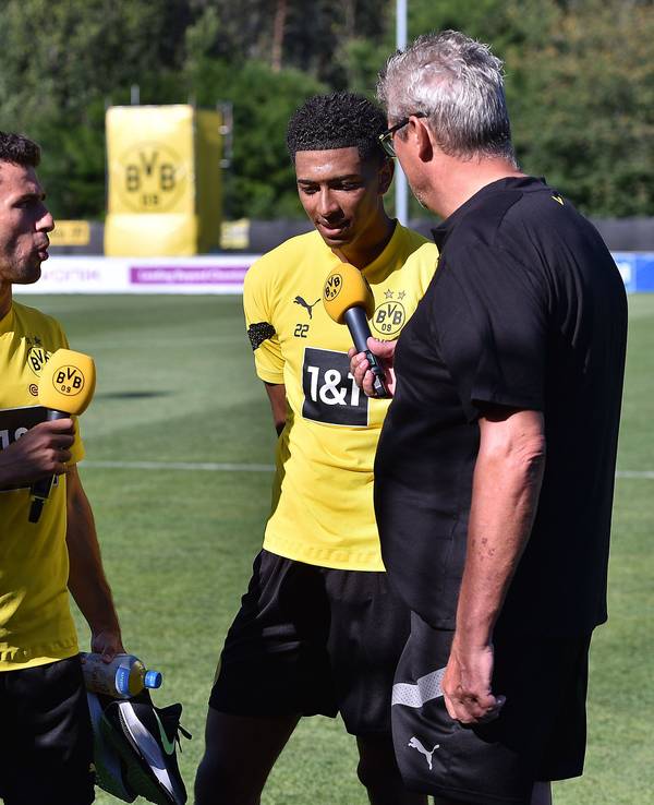 Mateu Morey, Jude Bellingham und Norbert „Nobby“ Dickel im Trainingslager.