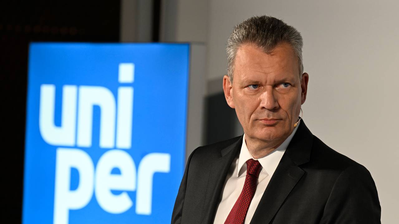 Klaus-Dieter Maubach, Vorstandsvorsitzender des Energieversorgers UNIPER, spricht in der Konzernzentrale über Hilfen vom Bund, damit eine sicher Gasversorgung gewährleistet sein wird.