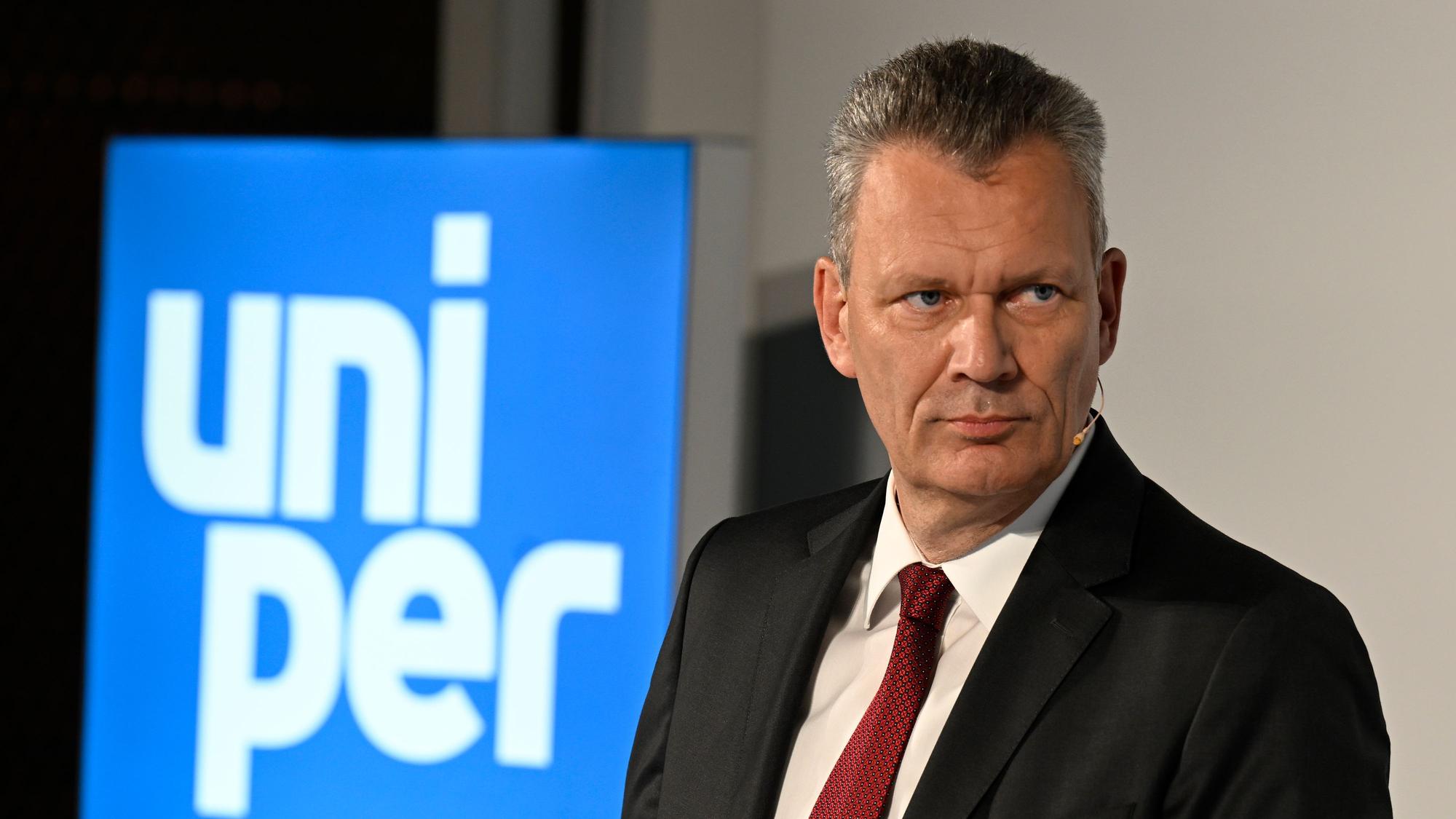 Klaus-Dieter Maubach, Vorstandsvorsitzender des Energieversorgers UNIPER, spricht in der Konzernzentrale über Hilfen vom Bund, damit eine sicher Gasversorgung gewährleistet sein wird.
