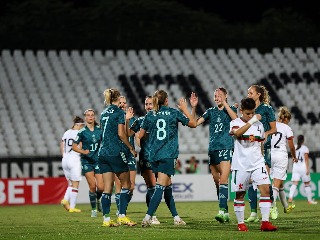 Deutschland jubelt über den souveränen Sieg zum Abschluss der WM-Quali in Bulgarien.