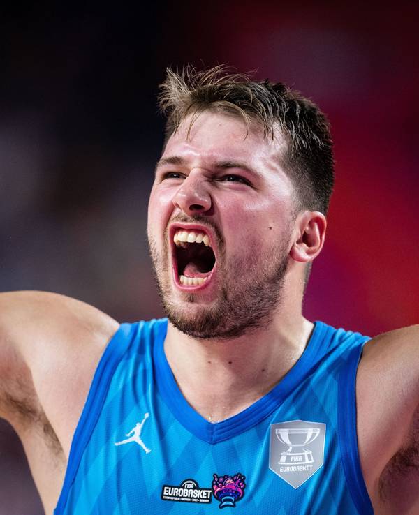 Sloweniens Luka Doncic jubelt während der Partie.