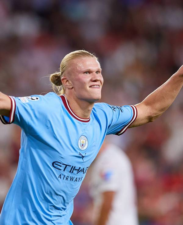 Erling Haaland jubelt für Manchester City beim FC Sevilla.