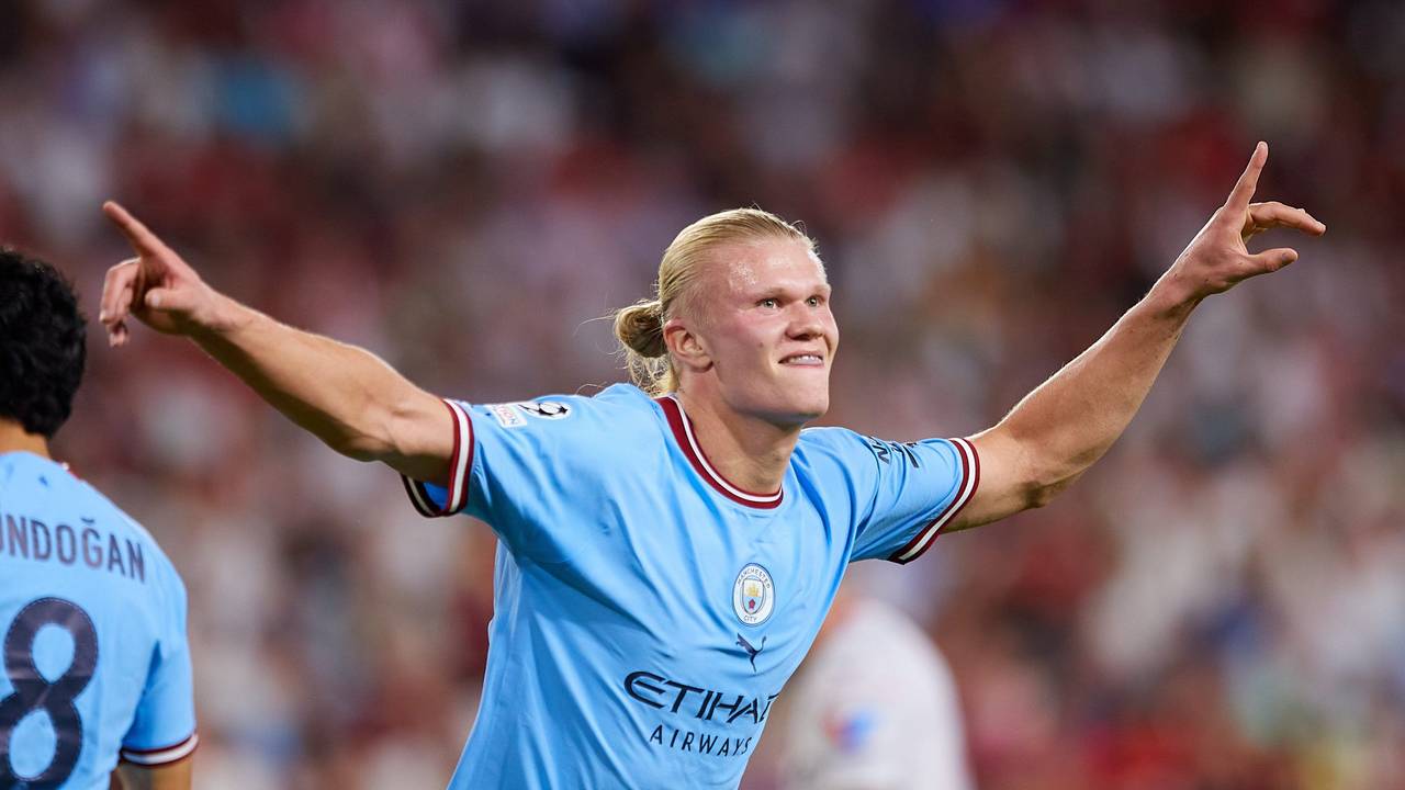 Erling Haaland jubelt für Manchester City beim FC Sevilla.