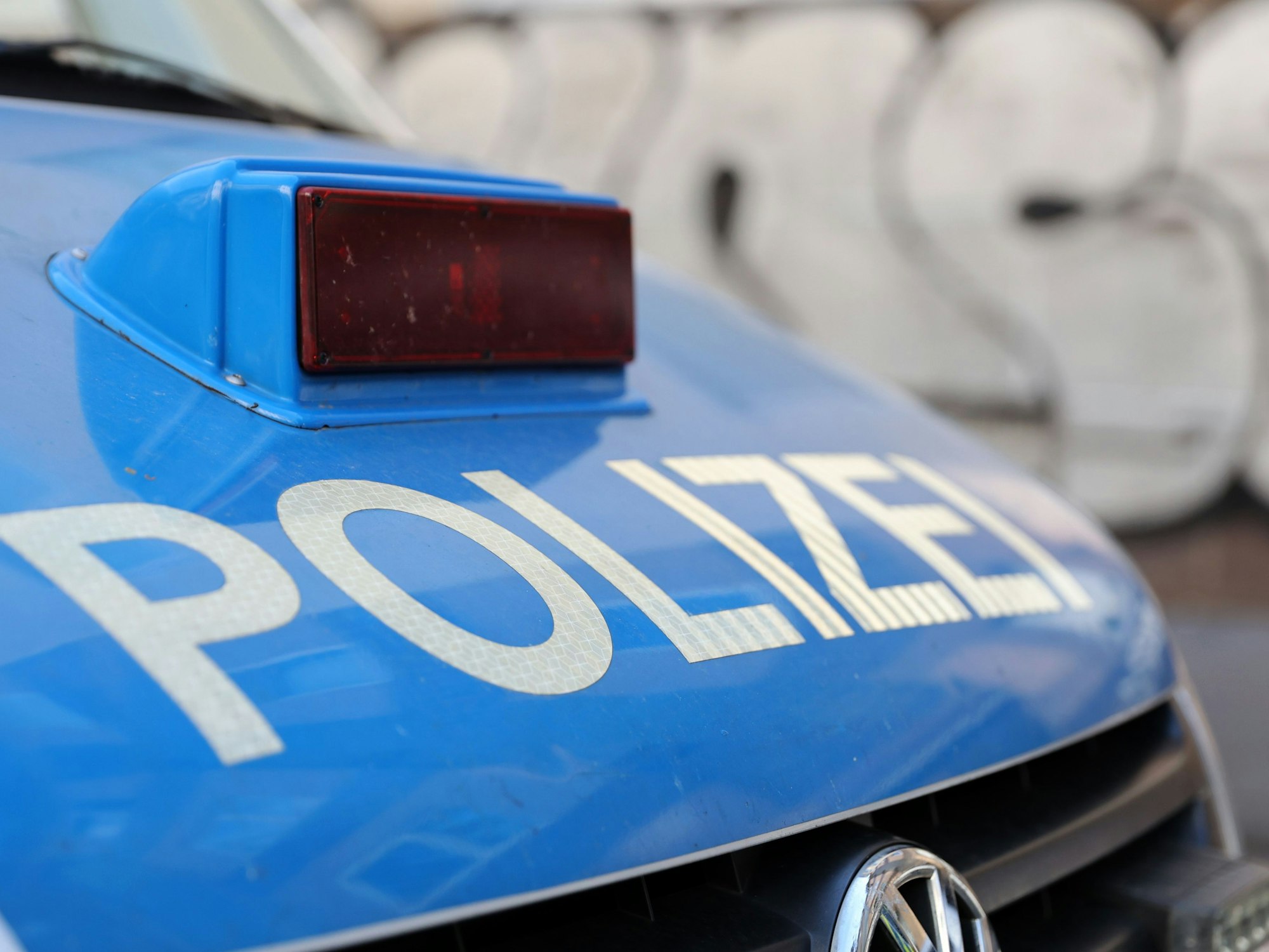 Nahaufnahme eines Polizeiautos.