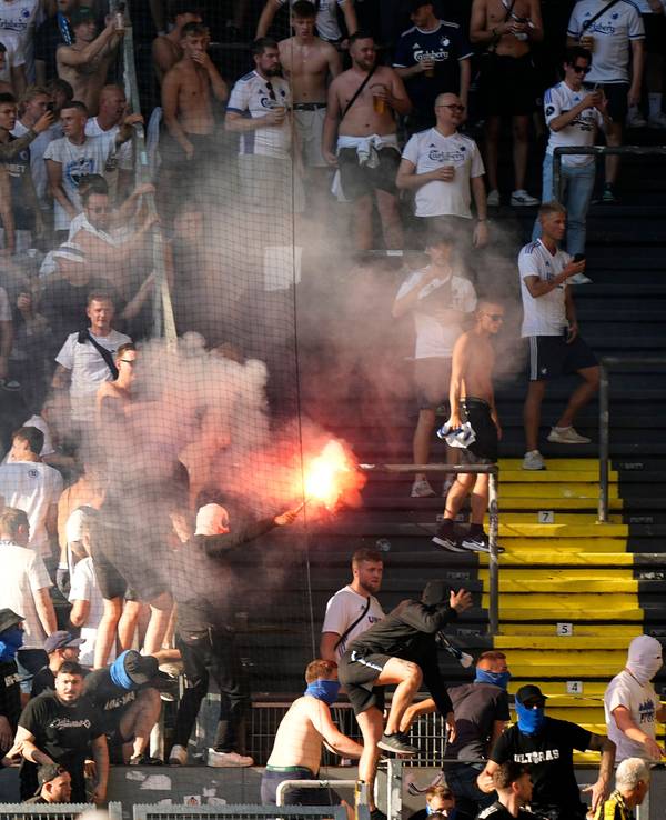 Fans des FC Kopenhagen liefern sich Scharmützel mit der Polizei und den Fans von Borussia Dortmund
