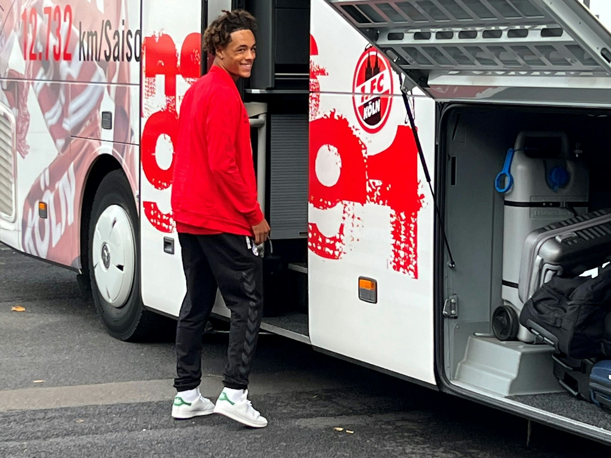 Erstmals im FC-Kader: Rechtsverteidiger-Talent Tidiane Toure, hier bei der Nizza-Abfahrt am 7. September 2022.