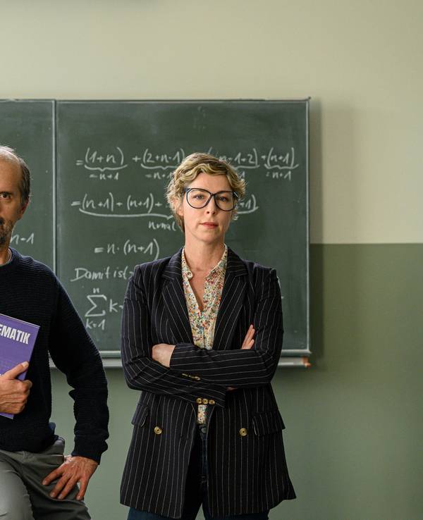 Der Lehrer mit Quereinstieg Richard Glossat muss sich auch neben seiner Noch-Ehefrau Anke als Kollege beweisen.