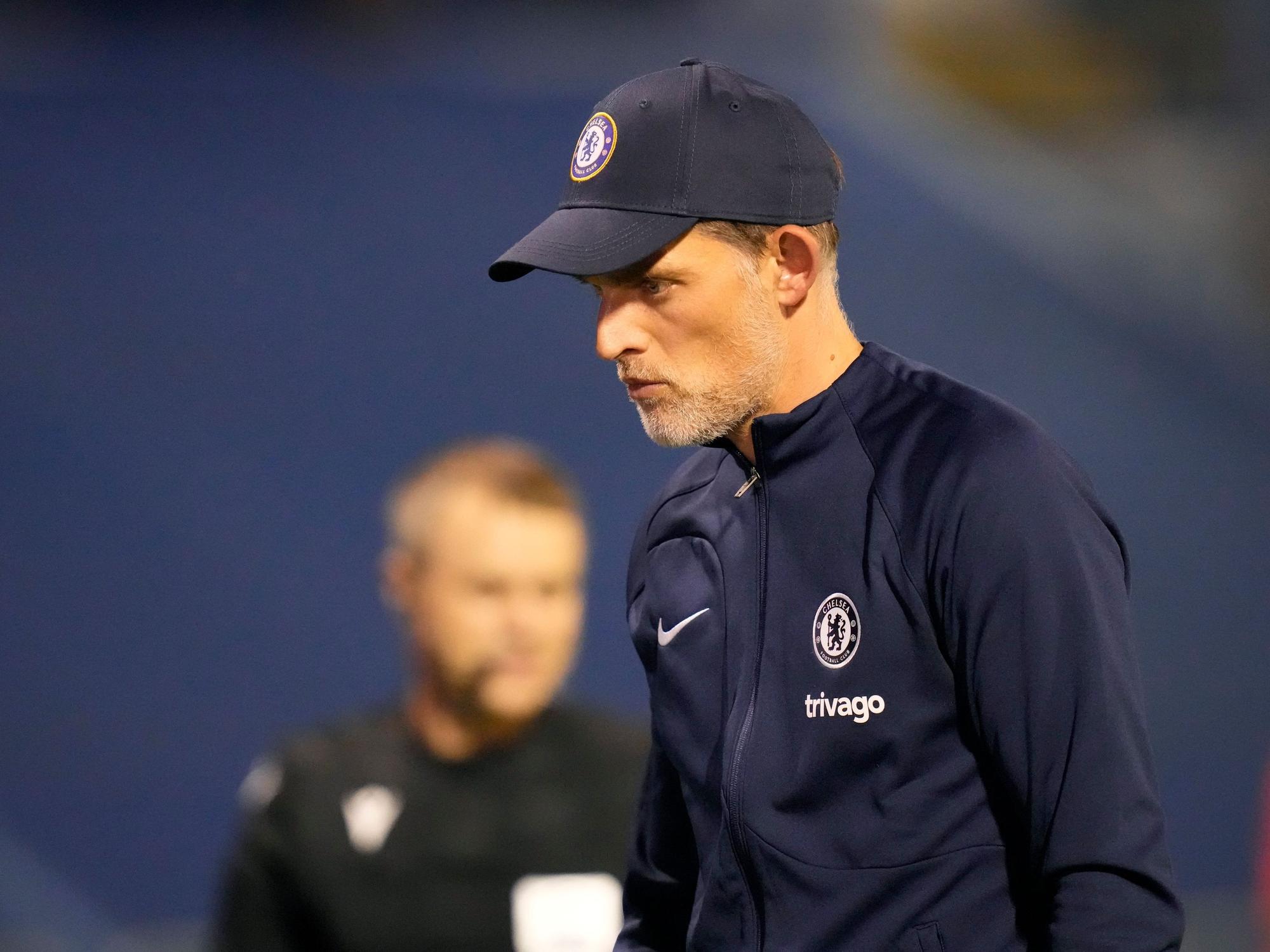 Thomas Tuchel mit Kappe und Trainingsjacke.