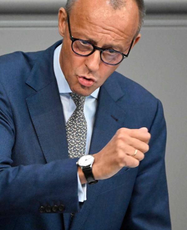 CDU-Oppositionsführer Friedrich Merz spricht im Bundestag.