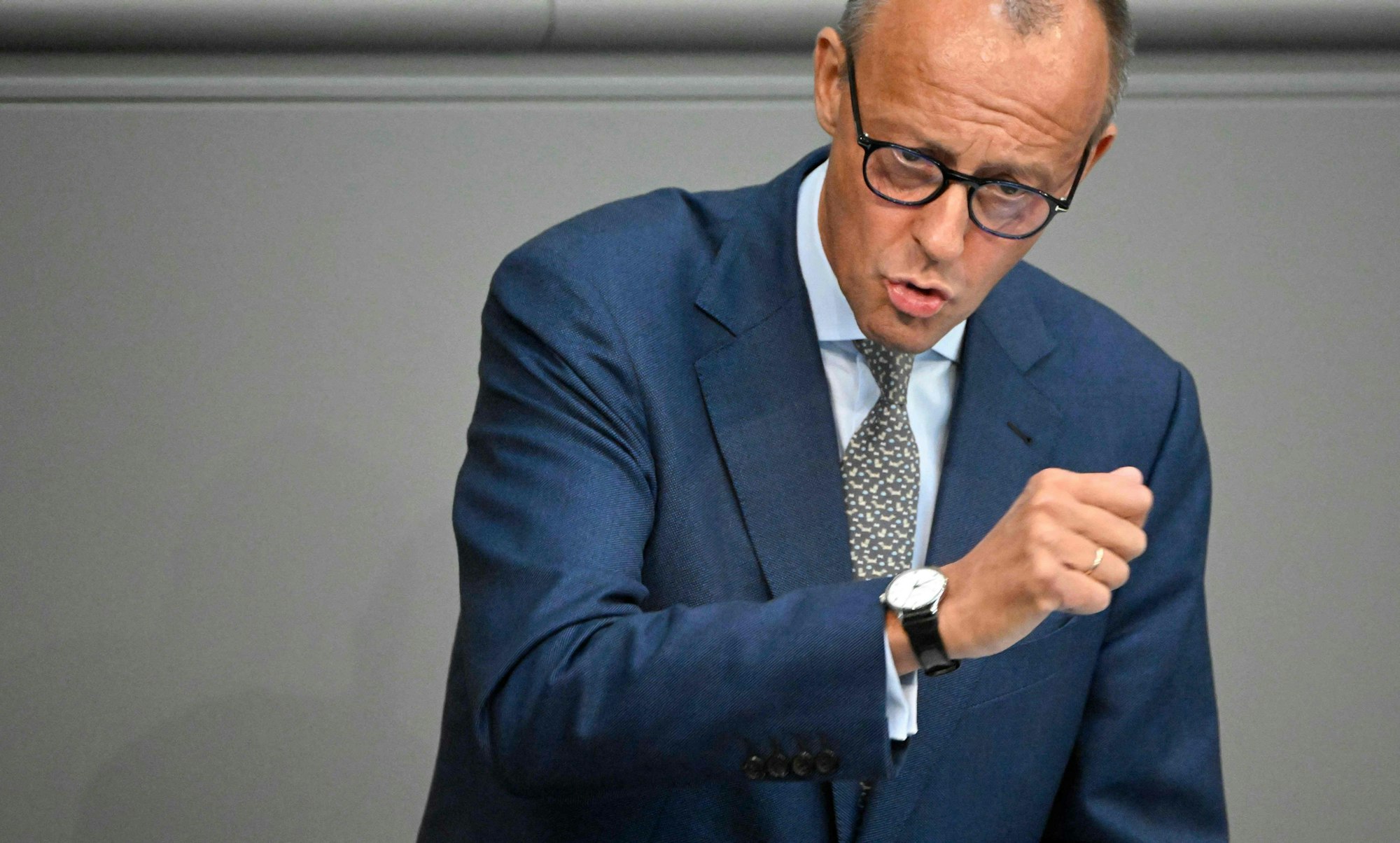 Friedrich Merz hält eine Rede im Bundestag