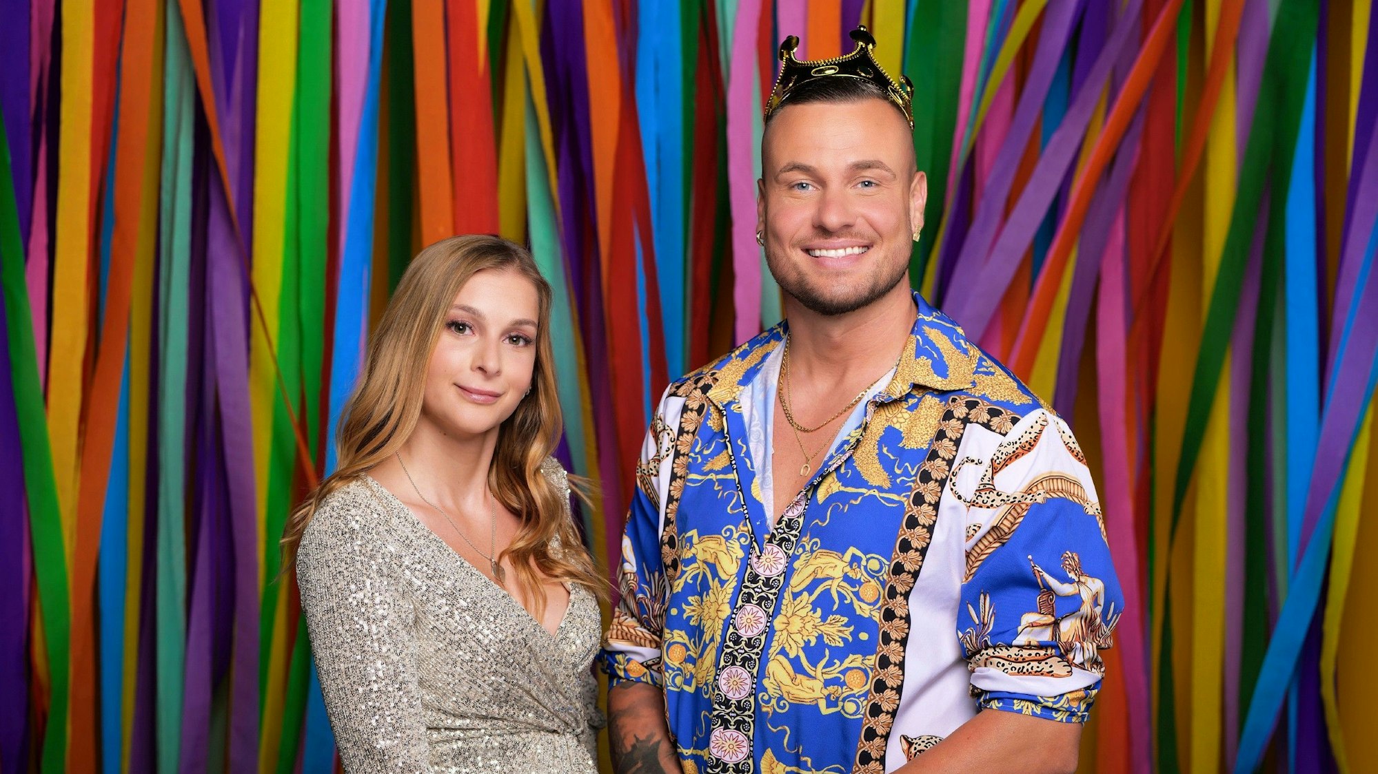 Eric Sindermann und Katharina Hambuechen posieren für ein Foto.