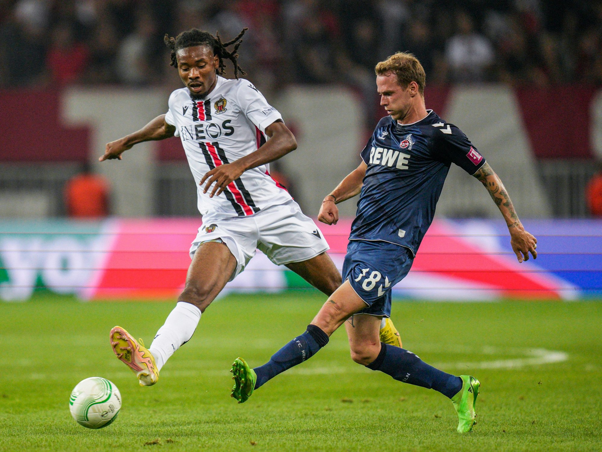 Ondrej Duda, im zweikampf mit Khephren Thuram