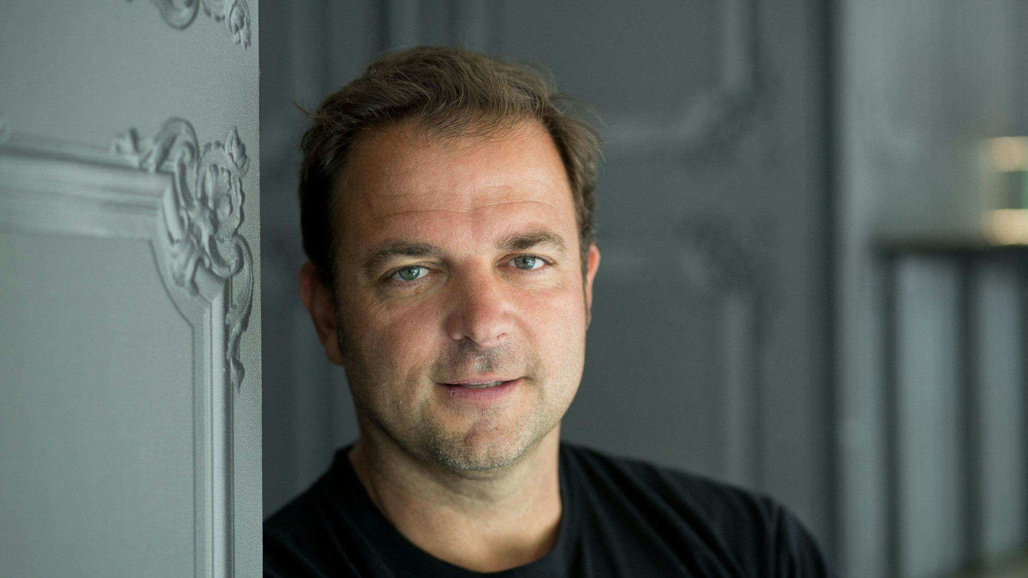 Hundetrainer, Komiker und Buchautor Martin Rütter posiert am 14.09.2016 in Berlin im Rahmen eines Pressetags.