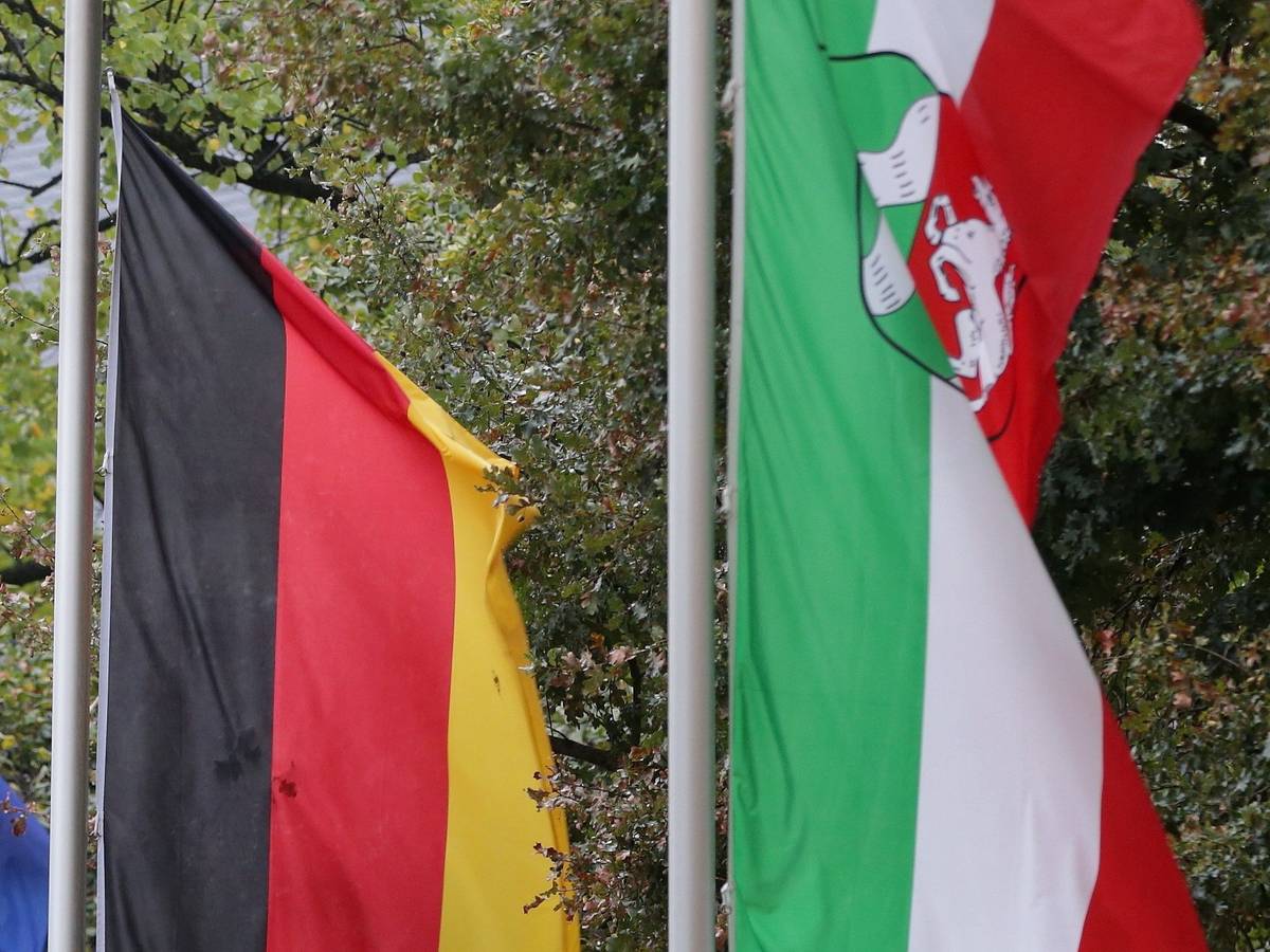 Flaggen auf halbmast in Nordrhein-Westfalen.