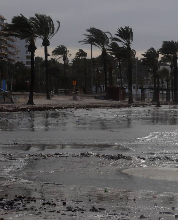 Bei einem Unwetter auf Mallorca sind zwei Urlauber ums Leben gekommen. Hier ein Archivfoto von einem Unwetter auf der Insel.