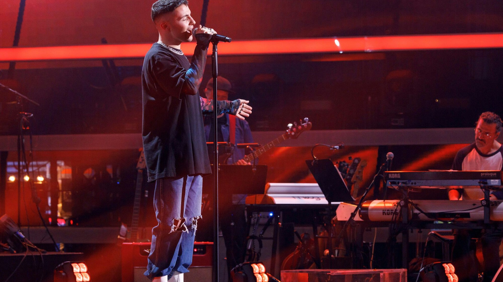 Ayham Fayad sing auf der Bühne von „The Voice of Germany“.