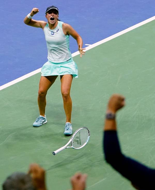 Iga Swiatek jubelt nach ihrem Sieg im Viertelfinale der US Open.