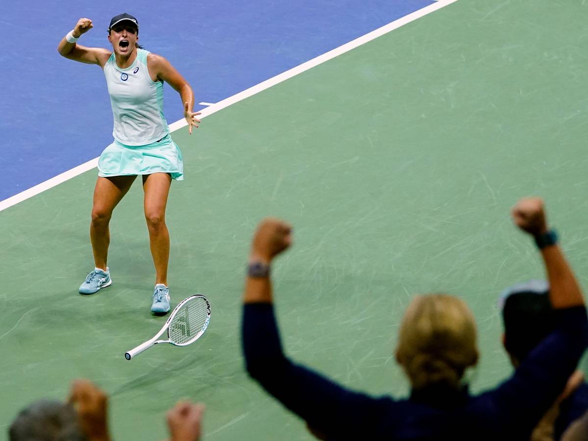 Iga Swiatek jubelt nach ihrem Sieg im Viertelfinale der US Open.