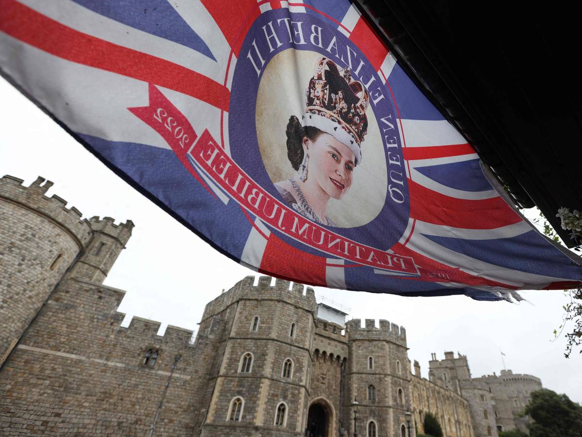 Die britische Flagge mit dem Konfertfei der Königin weht am 9. September 2022 auf halbmast an Schloss Windsor. Nach dem Tod von Elizabeth II. (†96) tritt nun König Charles III. an ihre Stelle.