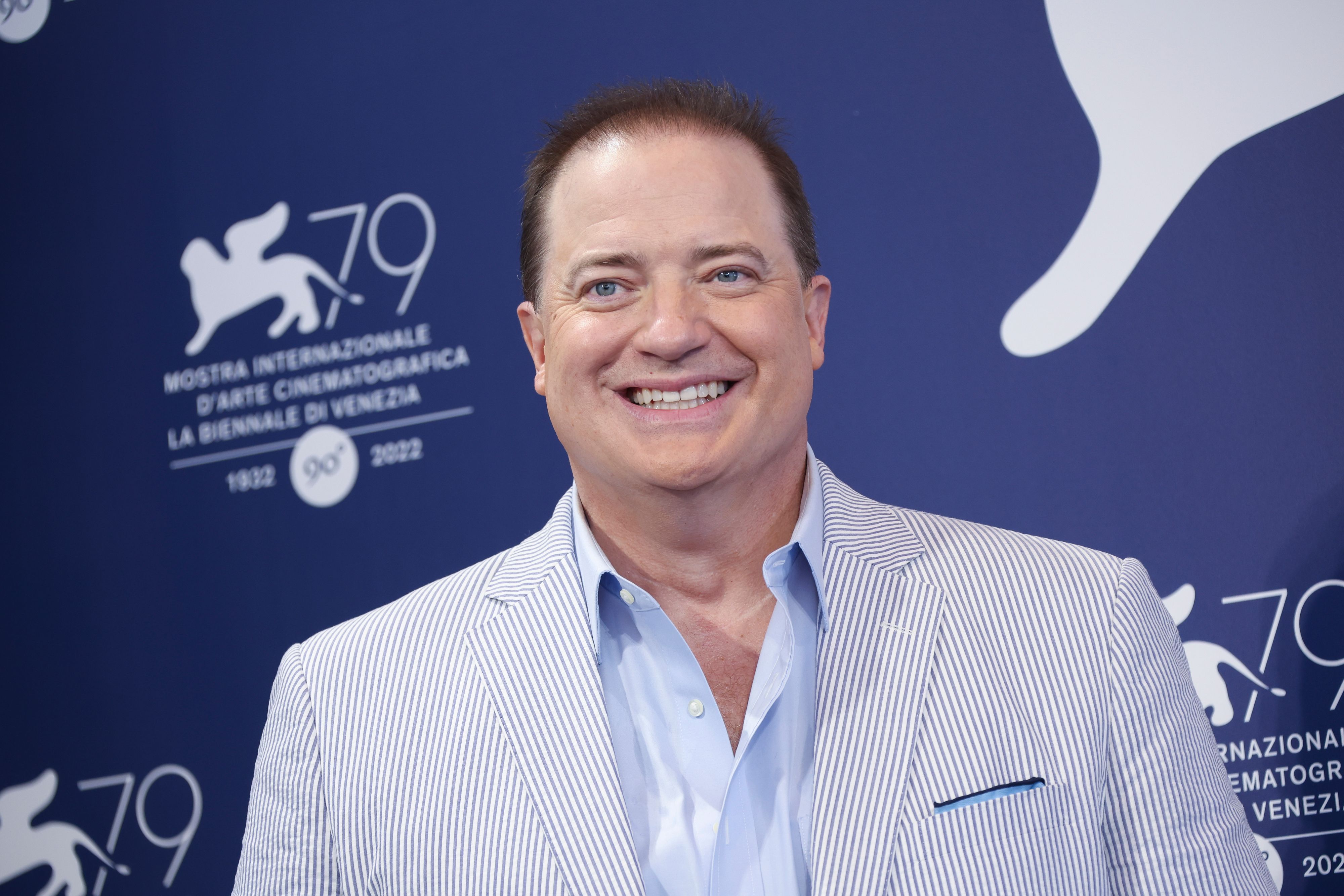 Brendan Fraser, Schauspieler aus den USA, lächelt für Fotografen beim Fototermin für den Film „The Whale“ während der 79. Ausgabe der Filmfestspiele von Venedig.