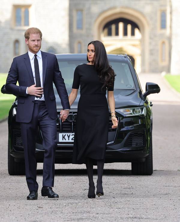 In der Trauer vereint: Prinz William und Prinzessin Kate (l.) zeigten sich am Samstag, 10. September 2022, erstmals seit langer Zeit gemeinsam mit Prinz Harry und Herzogin Meghan (r.). Sie nahmen in Windsor beileidsbekundungen entgegen.