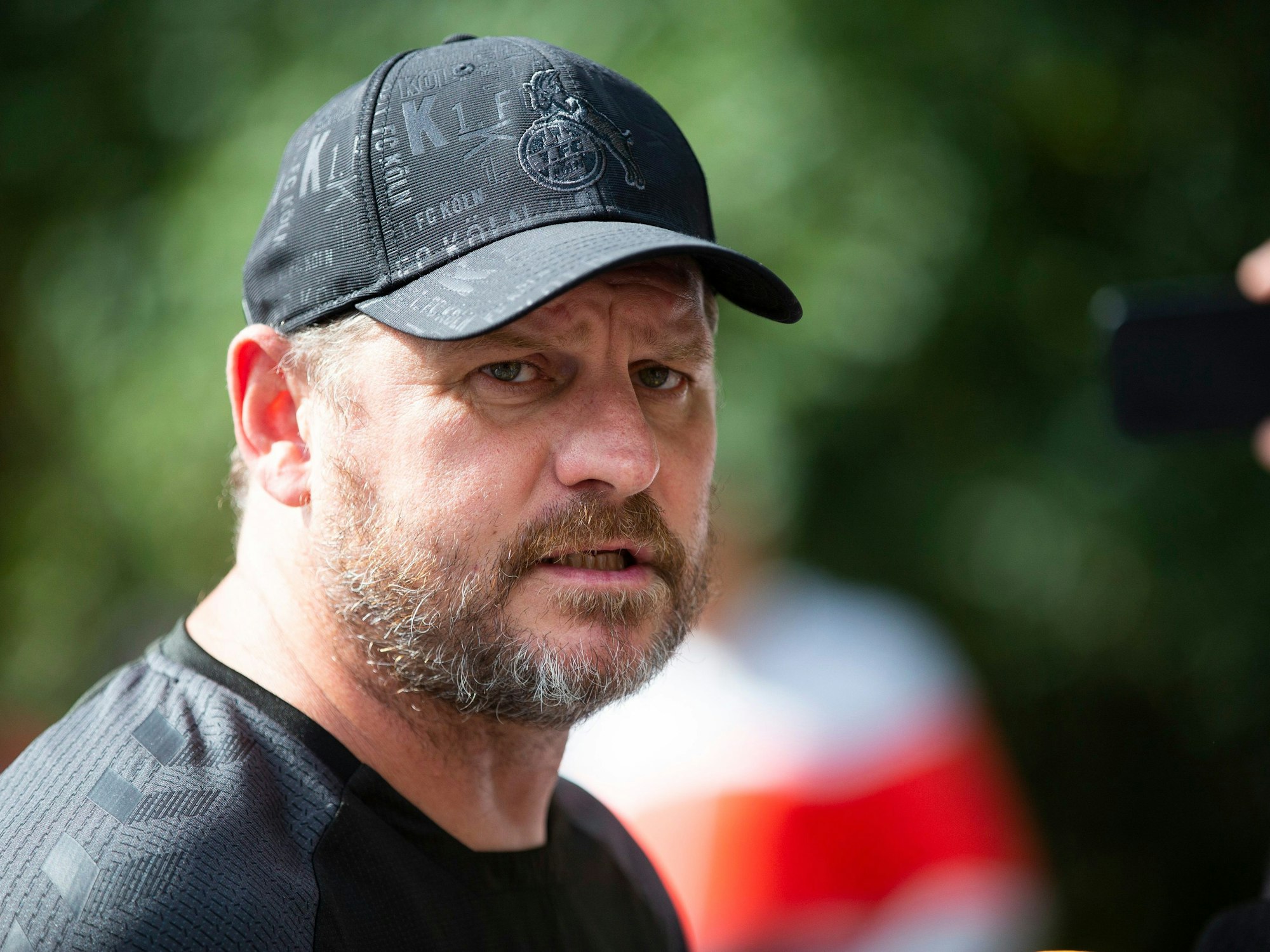 Steffen Baumgart wirkt nach den Vorkommnissen in Nizza angefasst.