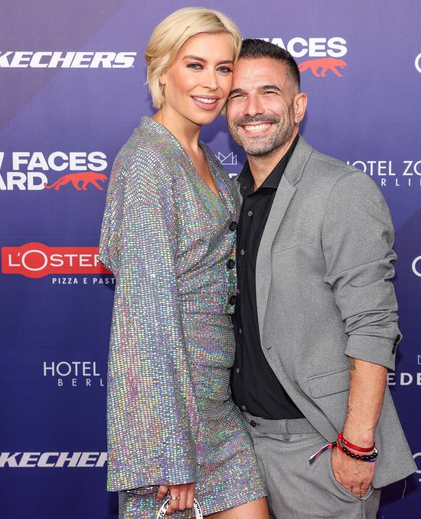 Marc Terenzi und Verena Kerth lüften bei den Bunte New Faces Awards im September 2022 das Liebesgeheimnis. Sie posieren in Anzug und Glitzerkleid vor den Kameras. Marc Terenzi und Verena Kerth (hier 2022 bei den Bunte New Faces Awards) sind kein Paar mehr. Nun gibt es offenbar Zoff ums Geld.