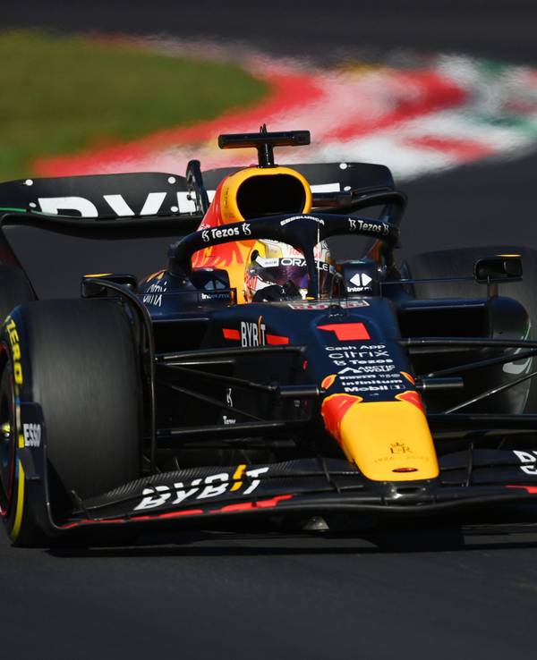 Max Verstappen steuert seinen Red-Bull-Boliden im Formel-1-Rennen von Monza.