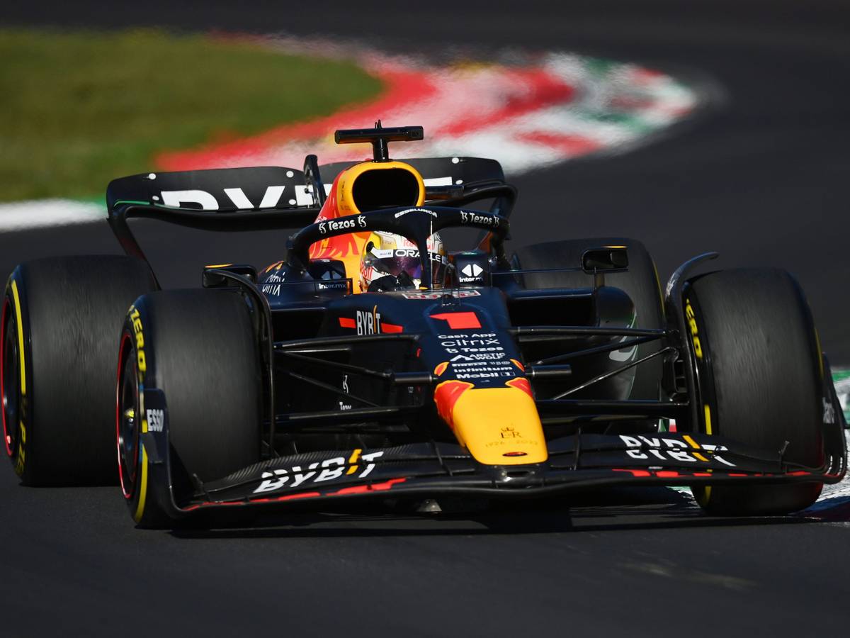 Max Verstappen steuert seinen Red-Bull-Boliden im Formel-1-Rennen von Monza.