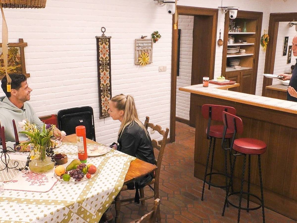 Sommerhaus der Stars 2022: Mario (r.) konfrontiert Stephen.
Die Verwendung des sendungsbezogenen Materials ist nur mit dem Hinweis und Verlinkung auf RTL+ gestattet.