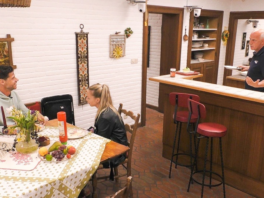 Sommerhaus der Stars 2022: Mario (r.) konfrontiert Stephen.
Die Verwendung des sendungsbezogenen Materials ist nur mit dem Hinweis und Verlinkung auf RTL+ gestattet.