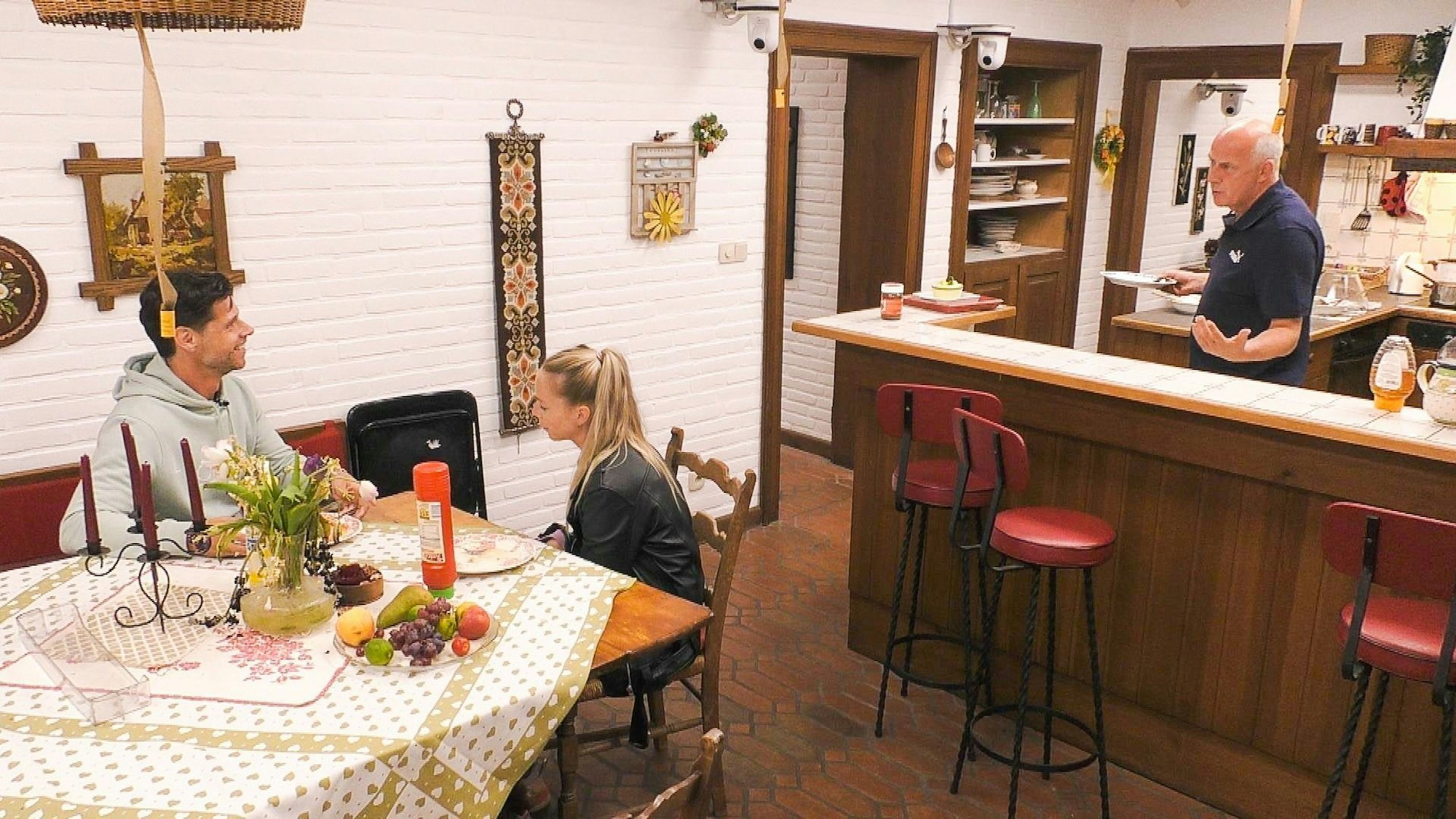 Sommerhaus der Stars 2022: Mario (r.) konfrontiert Stephen.
Die Verwendung des sendungsbezogenen Materials ist nur mit dem Hinweis und Verlinkung auf RTL+ gestattet.