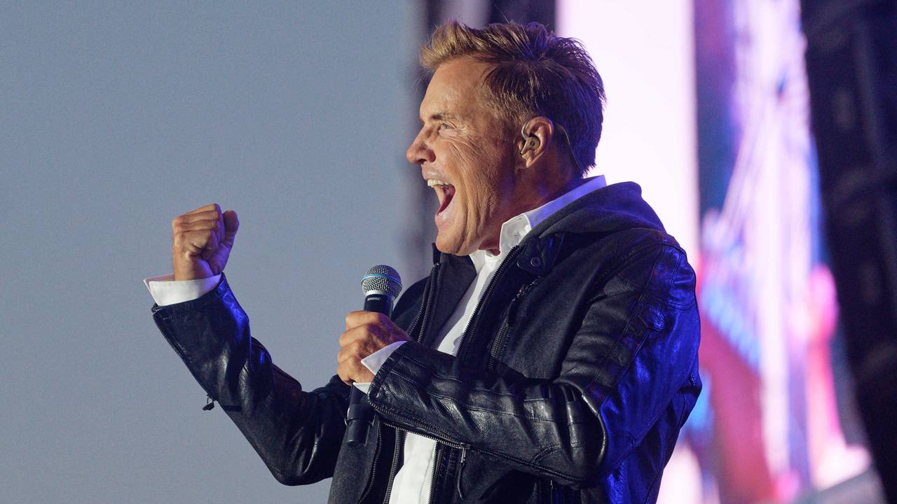 DSDS-Juror Dieter Bohlen, hier auf dem Schlager-Event „Lieblingslieder“ im August 2022, macht auf Instagram eine sensationelle Ankündigung. Auf dem Bild ist Dieter Bohlen als Sänger auf der Bühne des Events zu sehen.