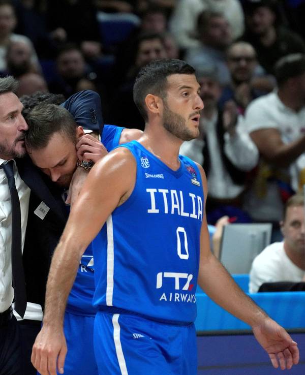 Gianmarco Pozzecco mit seinen Spielern bei der Basketball-EM.