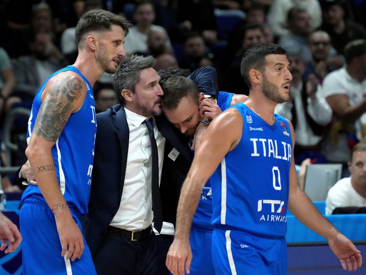 Gianmarco Pozzecco mit seinen Spielern bei der Basketball-EM.
