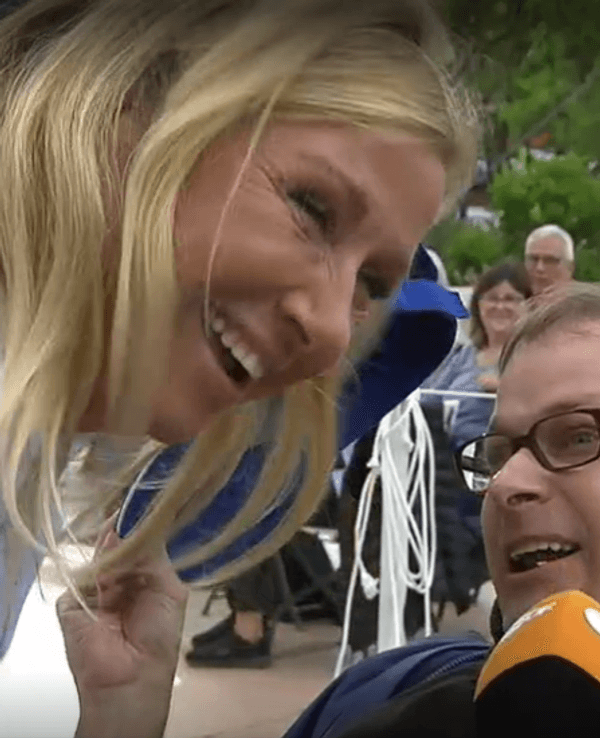 Moderatorin Andrea Kiewel und ein Publikumsgast in der ZDF-„Fernsehgarten“-Ausgabe vom 11. September.