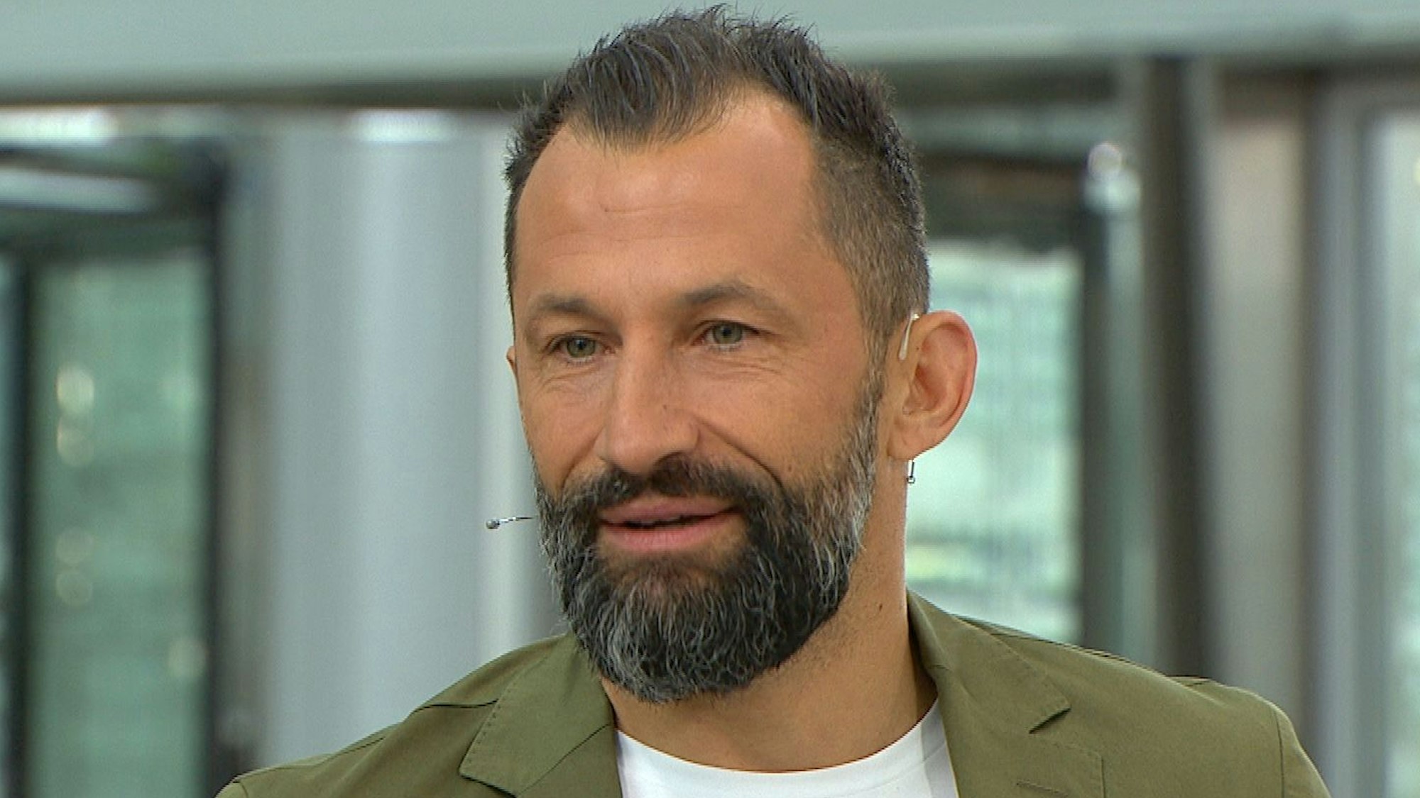 Hasan Salihamidzic vom FC Bayern München im Doppelpass auf Sport1.