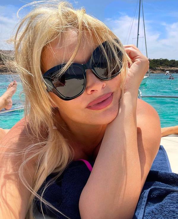 Daniela Katzenberger, hier auf einem Instagram-Selfie vom Juli 2022, posiert freizügig auf Instagram.