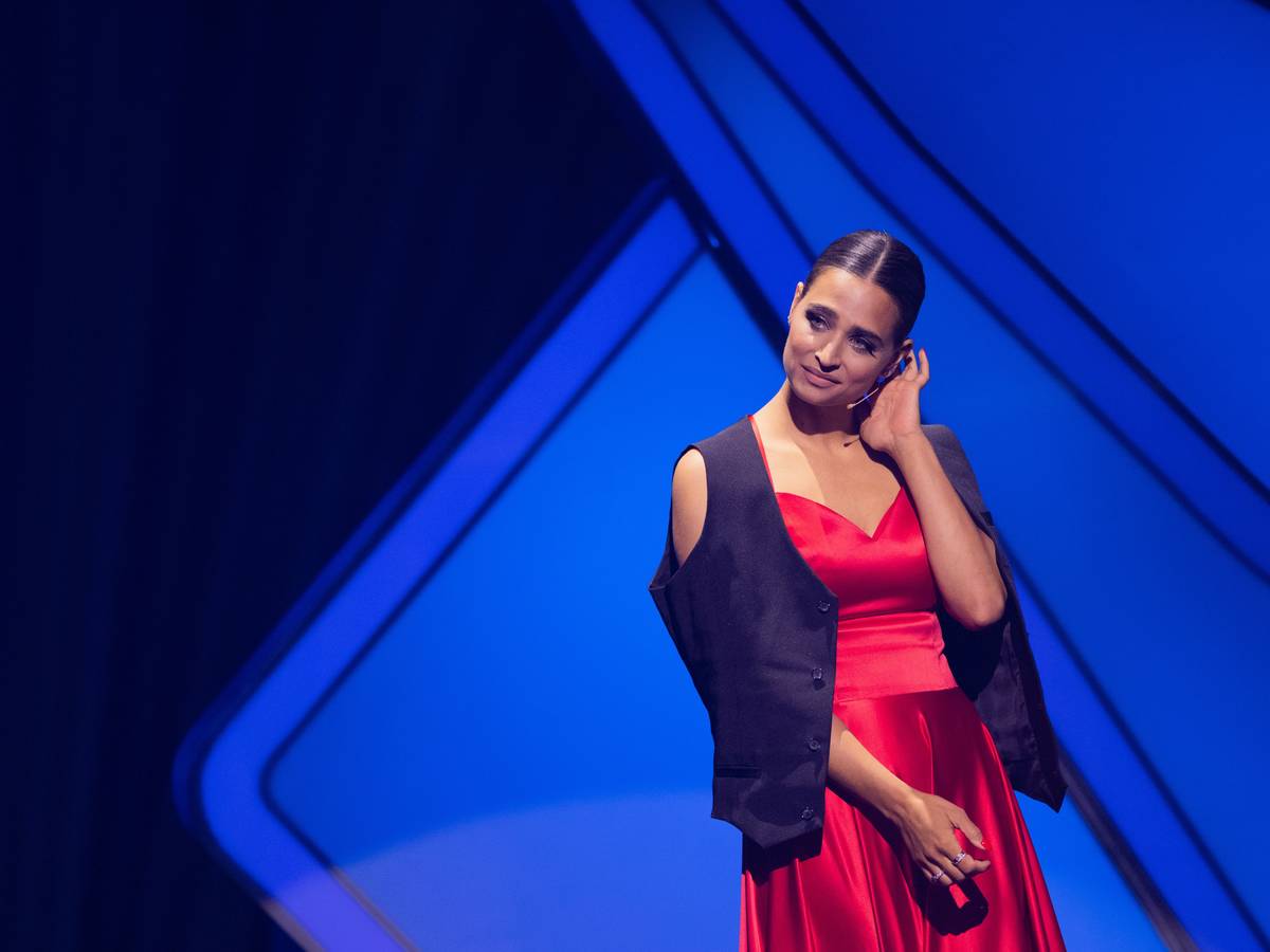 Amira Pocher, Moderatorin, steht in der RTL-Tanzshow „Let’s Dance“ im Coloneum.