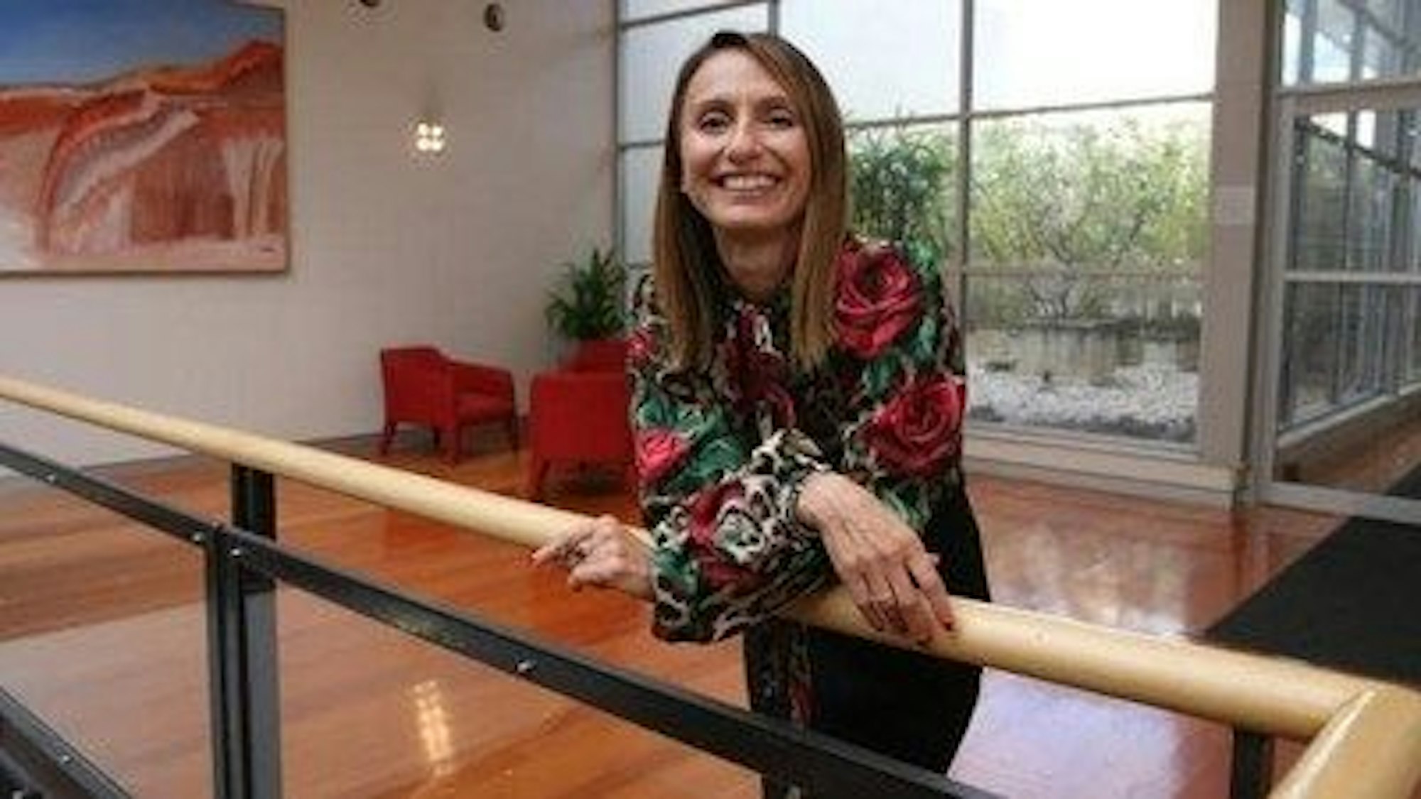 Alice Mascia lächelt in den DAZN Büros.